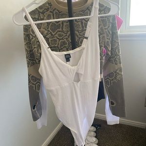 Cute white bodysuit NEED SOLD TODAY